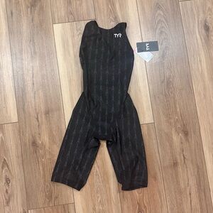 TYR Fusion² Elite Technical Racing Swimsuit Black Size 26 NWT